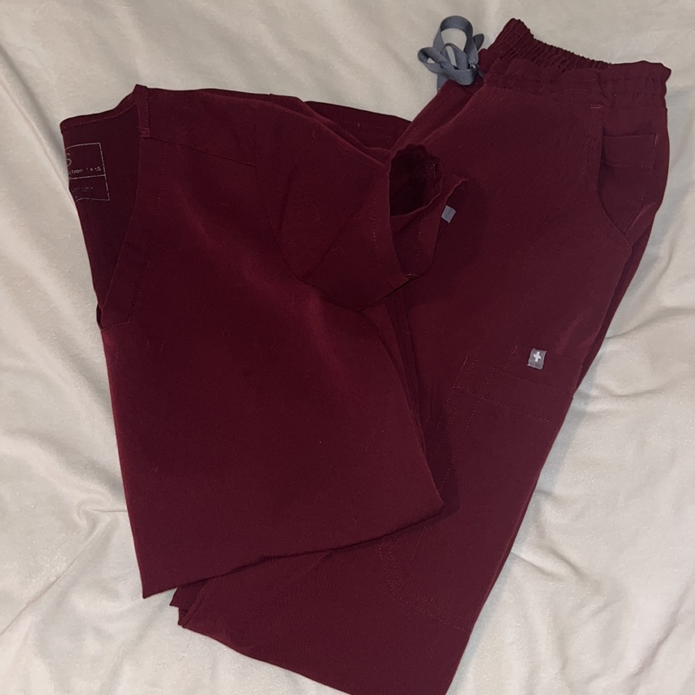 Maroon Figs Set